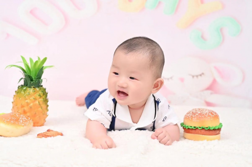 许昌宝宝在妈妈肚子里